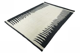 Corner detail of New Modern Design rug showing border pattern and Wool pile