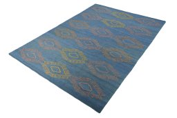 Corner detail of New Modern Design rug showing border pattern and Wool pile