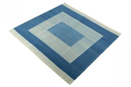 Corner detail of New Modern Design rug showing border pattern and Wool pile