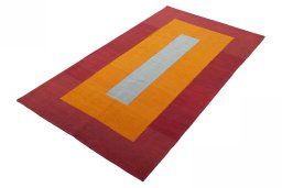 Corner detail of New Modern Design rug showing border pattern and Wool pile