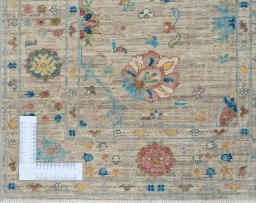 Corner detail of New Farahan rug showing border pattern and Wool pile