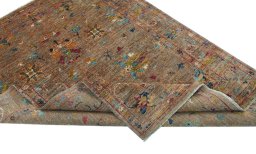 Central medallion detail of New Farahan rug from Pakistan