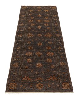 Surface texture of New Farahan rug with natural Wool and intricate pattern