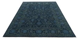 Surface texture of New Farahan rug with natural Wool and intricate pattern