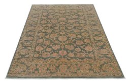 Surface texture of New Farahan rug with natural Wool and intricate pattern