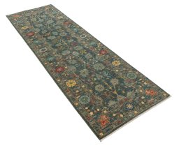 Corner detail of New Farahan rug showing border pattern and Wool pile
