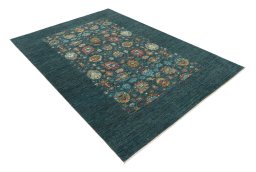 Corner detail of New Farahan rug showing border pattern and Wool pile