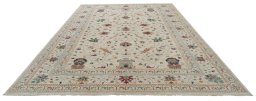 Surface texture of New Farahan rug with natural Wool and intricate pattern