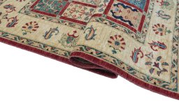 Close-up detail of New Farahan rug from Pakistan showing Wool weave