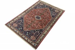 Corner detail of New Abadeh rug showing border pattern and Wool pile