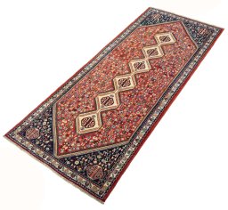 Corner detail of 2000s Abadeh rug showing border pattern and Wool pile