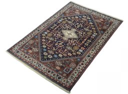 Corner detail of New Abadeh rug showing border pattern and Wool pile