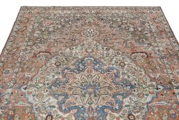 Surface texture of 1950s Bakhtiar rug with natural Wool and intricate pattern