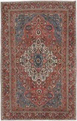 Full view of 1940s Bakhtiar rug from Iran / Persia, 320 × 203 cm in Red tones