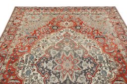 Surface texture of 1940s Bakhtiar rug with natural Wool and intricate pattern