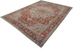 Corner detail of 1930s Bakhtiar rug showing border pattern and Wool pile