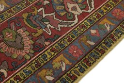 Central medallion detail of 1900s Bakhtiar rug from Iran / Persia