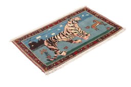 Corner detail of 1920s Bakhtiar rug showing border pattern and Wool pile