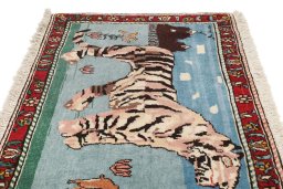 Close-up detail of 1920s Bakhtiar rug from Iran / Persia showing Wool weave