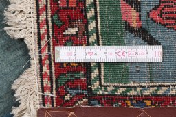 Close-up detail of 1920s Bakhtiar rug from Iran / Persia showing Wool weave
