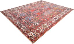 Close-up detail of 1920s Bakhtiar rug from Iran / Persia showing Wool weave