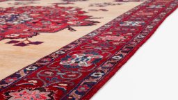Close-up detail of 1960s Bakhtiar rug from Iran / Persia showing Wool weave