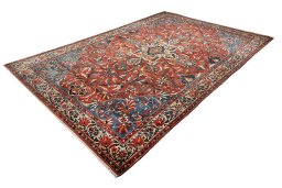 Corner detail of 1900s Bakhtiar rug showing border pattern and Wool pile
