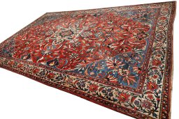 Close-up detail of 1900s Bakhtiar rug from Iran / Persia showing Wool weave