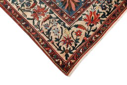 Backside of handmade 1900s Bakhtiar rug showing knot structure and weave density