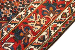 Close-up detail of 1940s Bakhtiar rug from Iran / Persia showing Wool weave