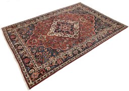 Close-up detail of 1930s Bakhtiar rug from Iran / Persia showing Wool weave