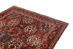 Surface texture of 1930s Bakhtiar rug with natural Wool and intricate pattern