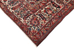 Central medallion detail of 1900s Bakhtiar rug from Iran / Persia