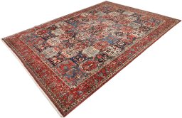 Close-up detail of 1930s Bakhtiar rug from Iran / Persia showing Wool weave