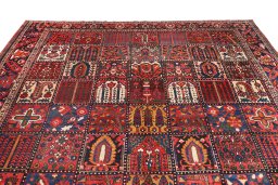 Surface texture of 1900s Bakhtiar rug with natural Wool and intricate pattern