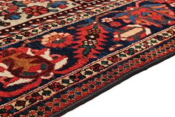 Central medallion detail of 1900s Bakhtiar rug from Iran / Persia