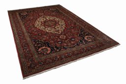 Corner detail of New Bakhtiar rug showing border pattern and Wool pile