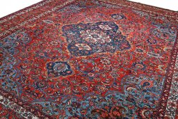 Central medallion detail of 1930s Bakhtiar rug from Iran / Persia