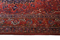Corner detail of 1930s Bakhtiar rug showing border pattern and Wool pile