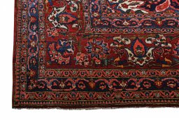 Close-up detail of 1930s Bakhtiar rug from Iran / Persia showing Wool weave