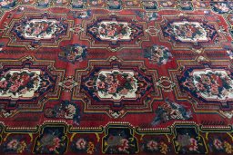 Central medallion detail of 1930s Bakhtiar rug from Iran / Persia