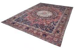 Corner detail of 1930s Bakhtiar rug showing border pattern and Wool pile