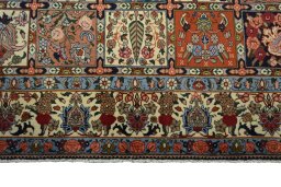 Central medallion detail of 2000s Bakhtiar rug from Iran / Persia