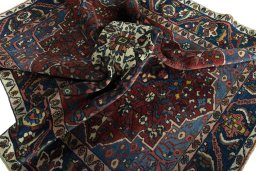 Close-up detail of 1930s Bakhtiar rug from Iran / Persia showing Wool weave
