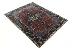 Close-up detail of 1930s Bakhtiar rug from Iran / Persia showing Wool weave