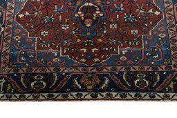 Close-up detail of 1930s Bakhtiar rug from Iran / Persia showing Wool weave