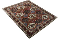 Close-up detail of 1950s Bakhtiar rug from Iran / Persia showing Wool weave