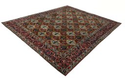 Corner detail of 1930s Bakhtiar rug showing border pattern and Wool pile