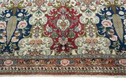 Central medallion detail of New Bakhtiar rug from Iran / Persia