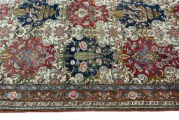 Close-up detail of New Bakhtiar rug from Iran / Persia showing Wool weave